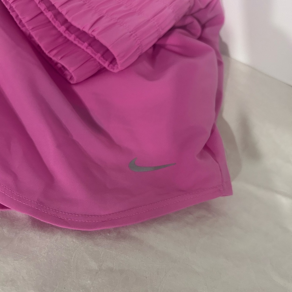 Nike women’s Dri-Fit lined shorts - Picture 3 of 5